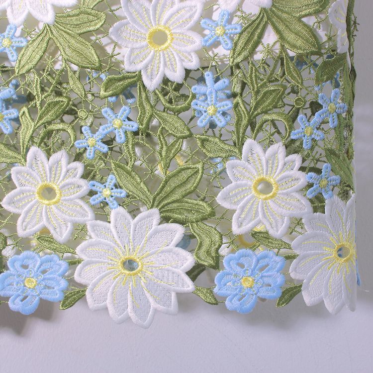 Dreamlike Floral Cutwork Embroidery Pencil Skirt