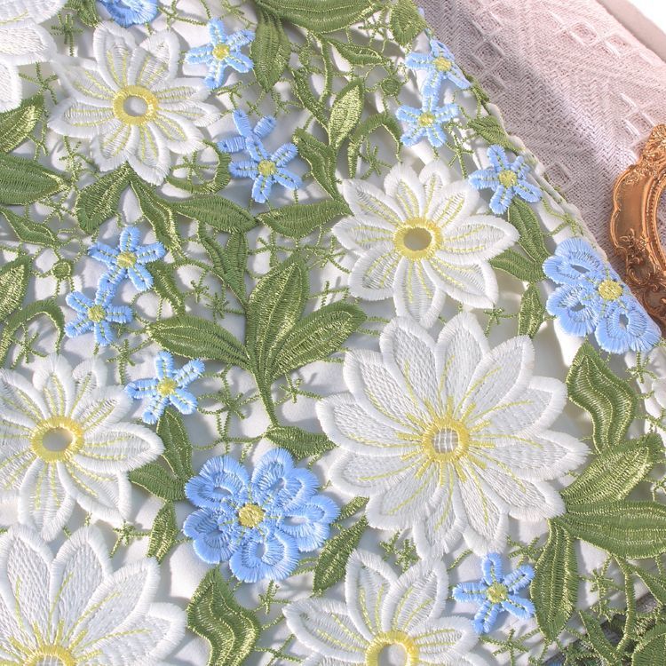Dreamlike Floral Cutwork Embroidery Pencil Skirt