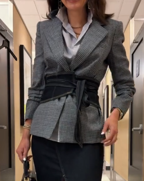 Chic Blazer With Removable Hoodie