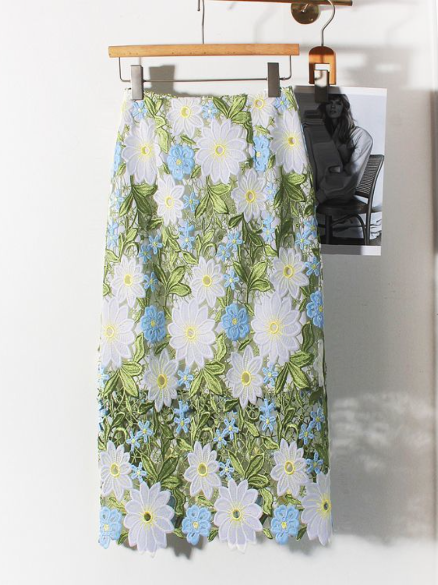 Dreamlike Floral Cutwork Embroidery Pencil Skirt