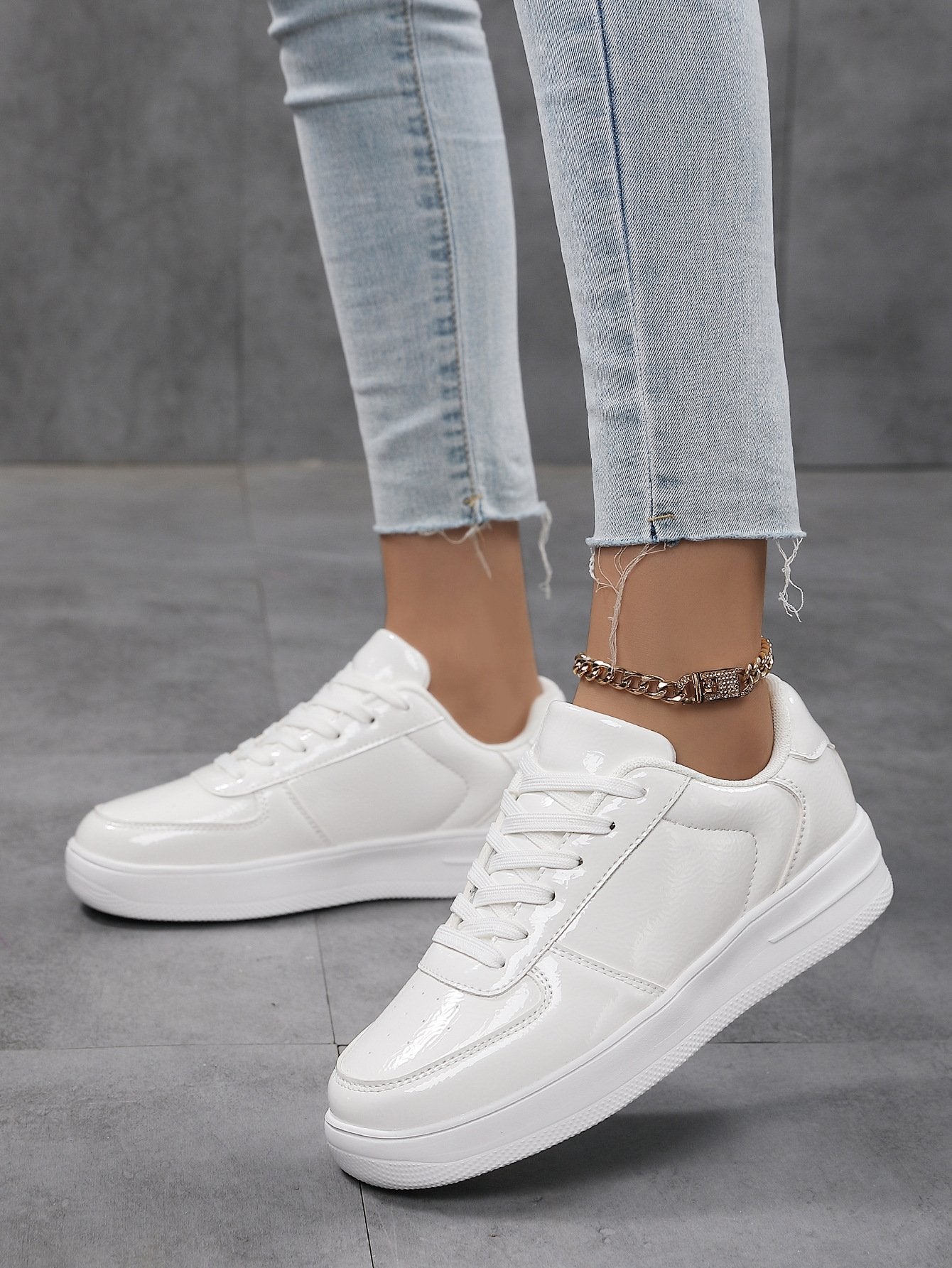 Women's Casual Lace Up Sneakers